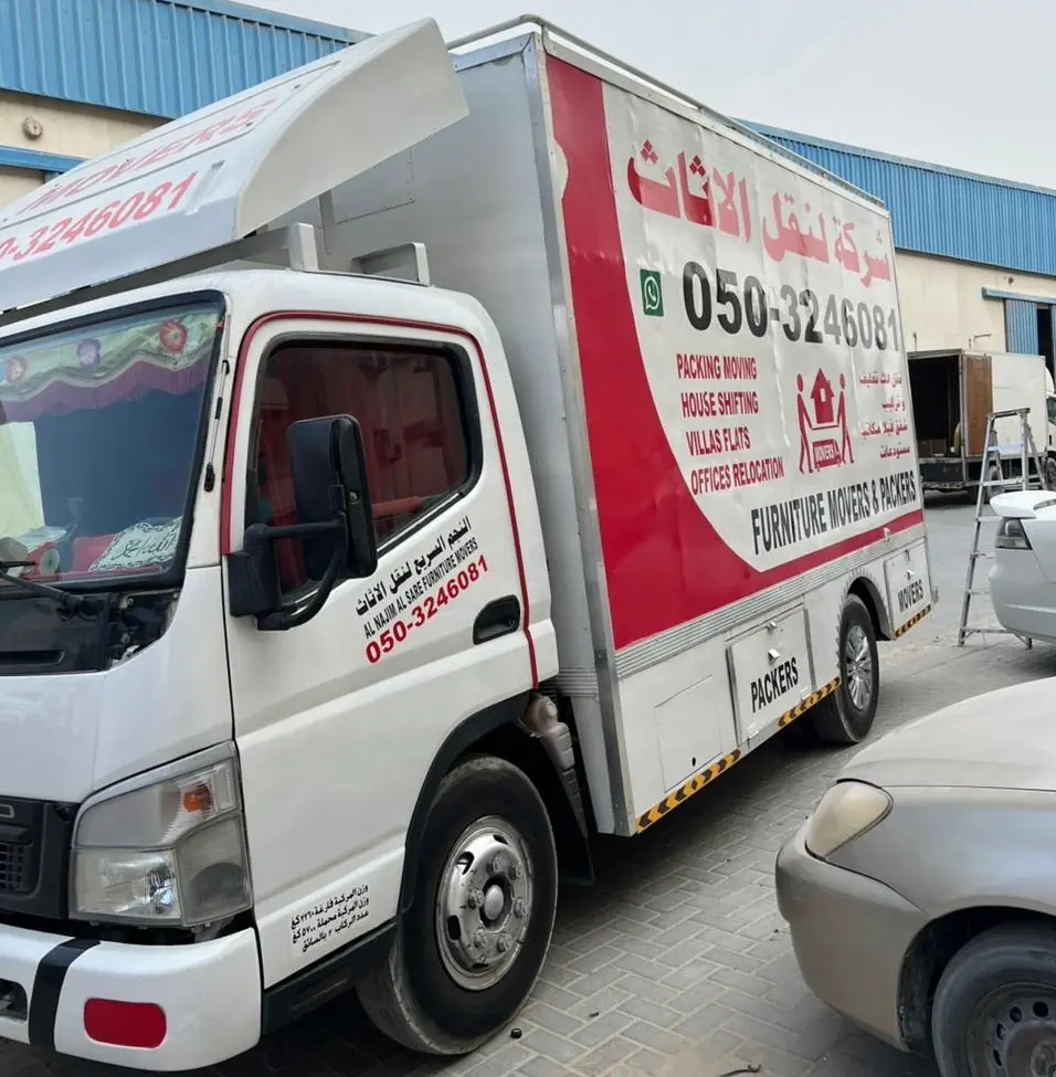 شاحنة ابو باسط نقل اثاث المغلقة أثناء نقل عفش بالإمارات